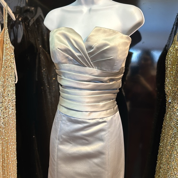 Light grey Gown - Picture 5 of 5